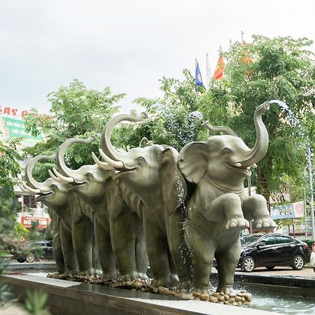 Elephants Hotel Buon Ma Thuot Bagian luar foto
